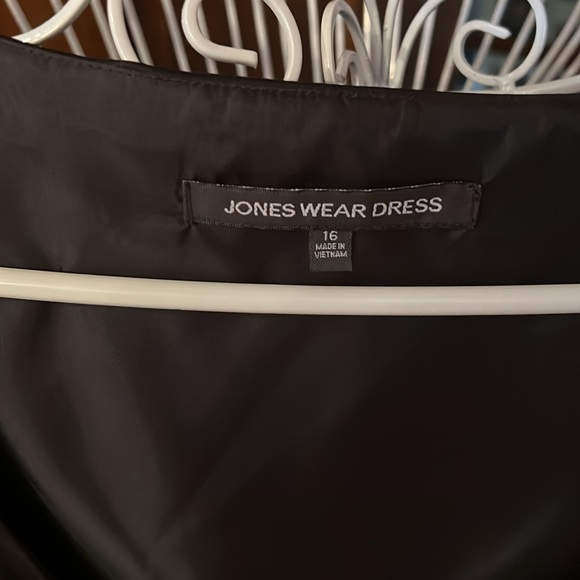 Jones Wear Dress - Picture 3 of 4